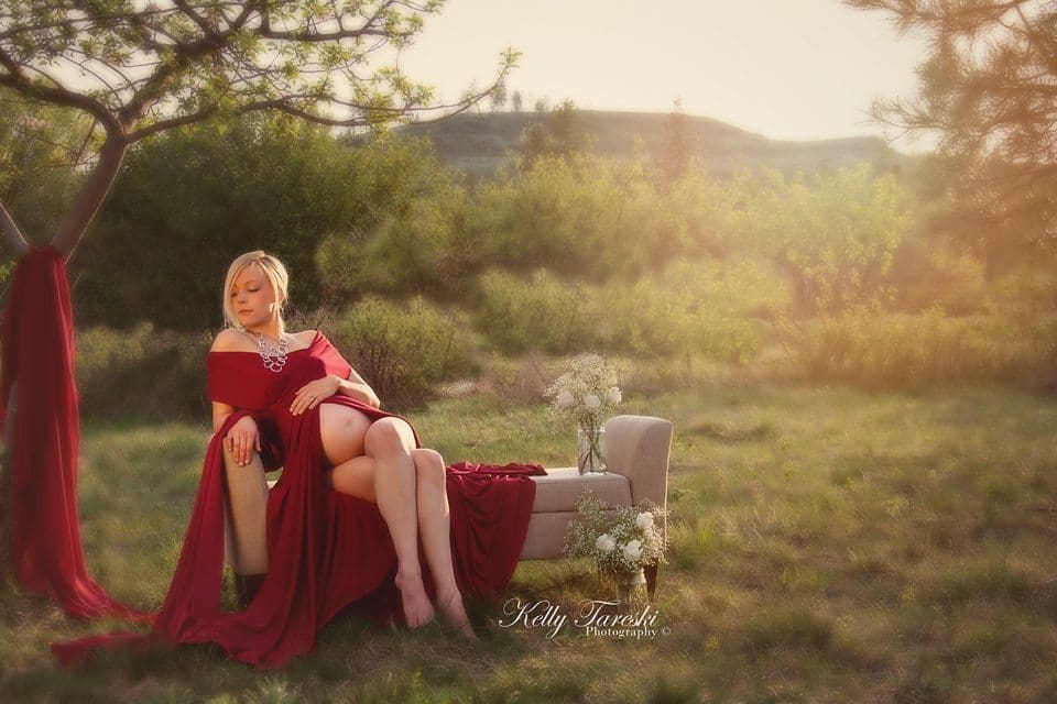 The Art of Capturing the Radiance of Expectant Mothers