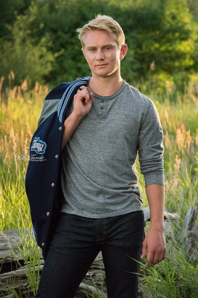 Senior Photos That Capture Your Milestone Moment