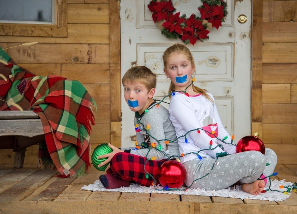 The Art of Keeping Kids Relaxed During Family Photos