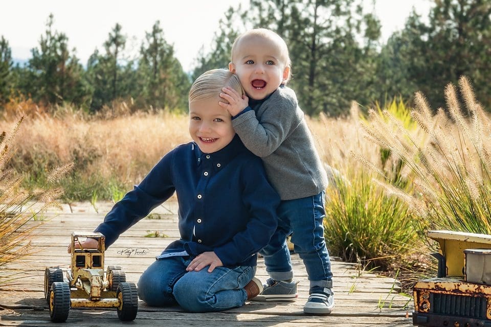 Outdoor Family Session Spokane: Real Moments Beautiful Backdrops
