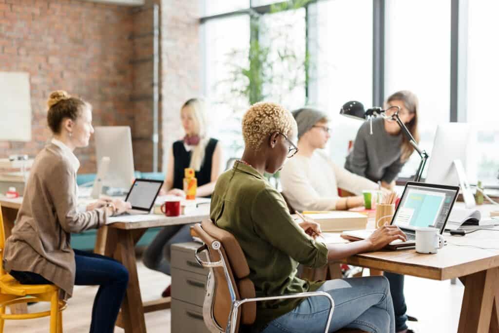 Disciplined Entrepreneurship by Bill Aulet: Transforming Startups into Thriving Enterprises 1 Disciplined Entrepreneurship by Bill Aulet: Transforming Startups into Thriving Enterprises - Disciplined Entrepreneurship by Bill Aulet Transforming Startups into Thriving Enterprises