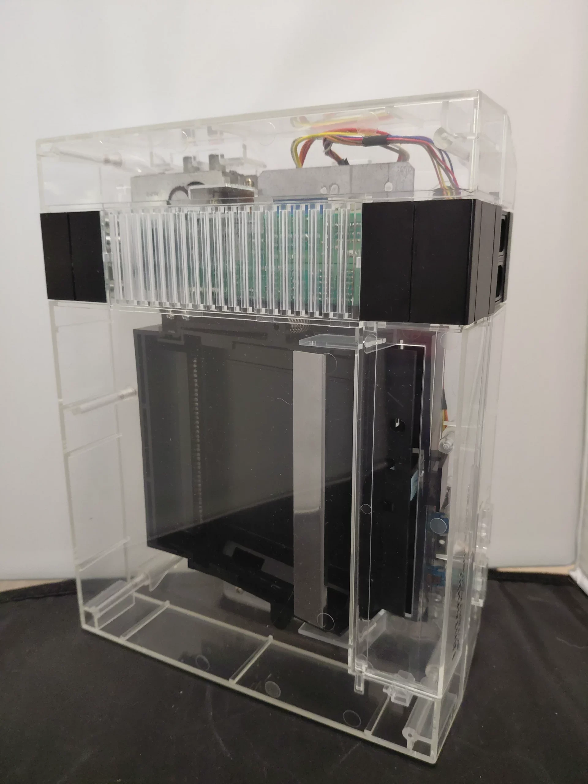 Nintendo NES (Console Only) (Refurbished) met Bitfunx Clear Shell - Afbeelding 5