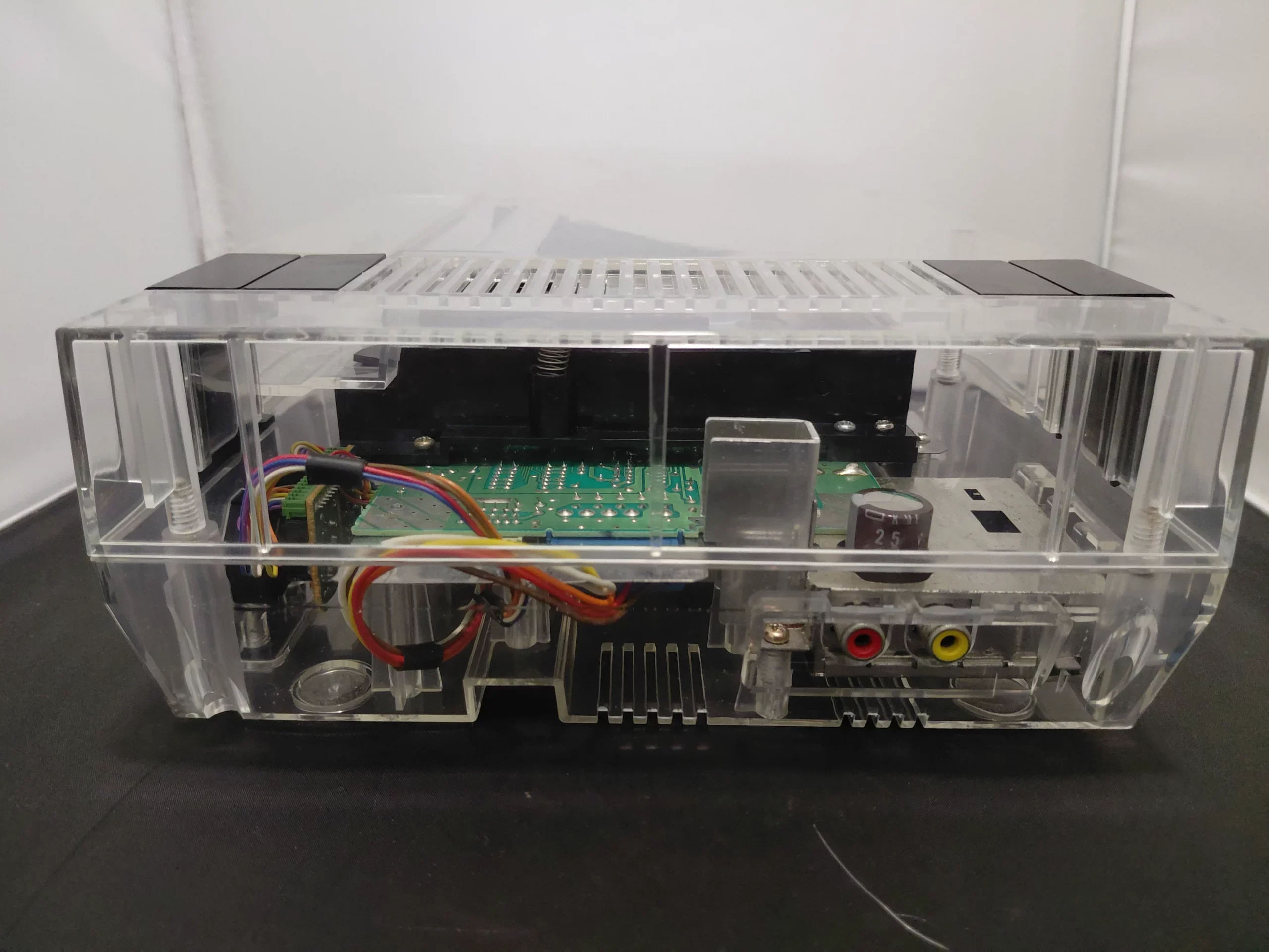 Nintendo NES (Console Only) (Refurbished) met Bitfunx Clear Shell - Afbeelding 4
