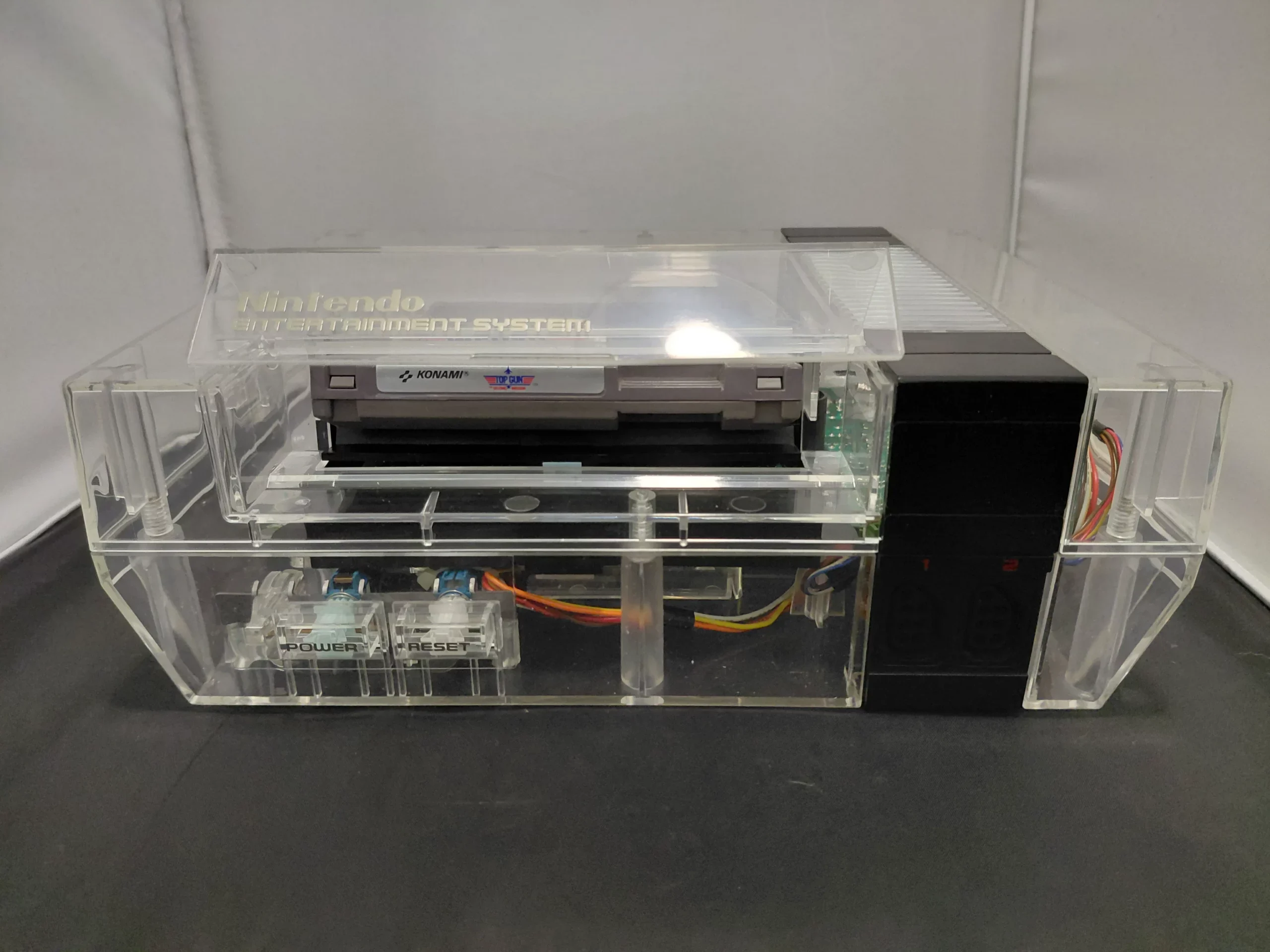 Nintendo NES (Console Only) (Refurbished) met Bitfunx Clear Shell - Afbeelding 3