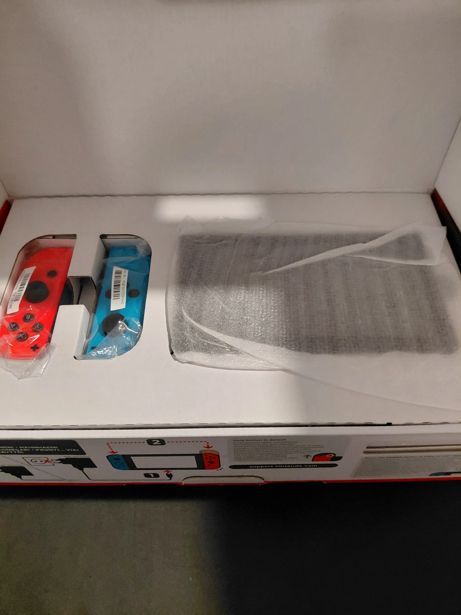 Nintendo Switch V2 Console (2019 Upgrade) (Rood/Blauw) (Boxed) - Afbeelding 4