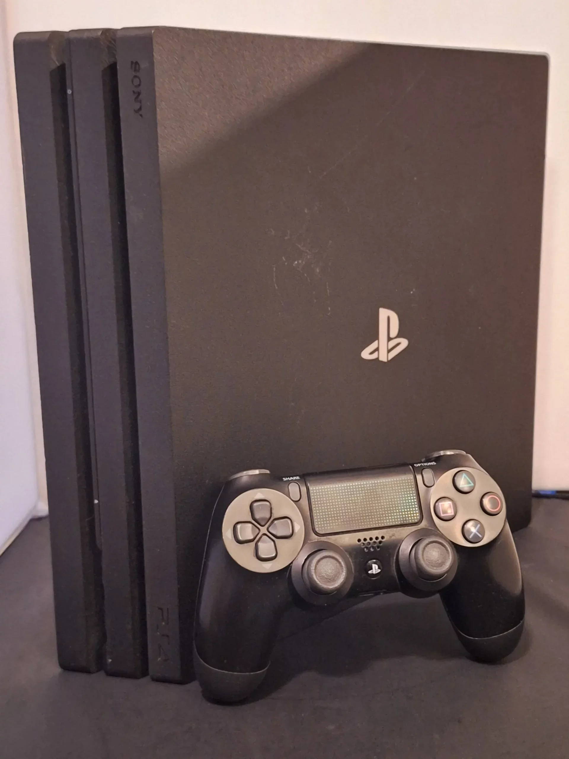 PlayStation 4 Pro Zwart - 1TB Refurbished - Afbeelding 2