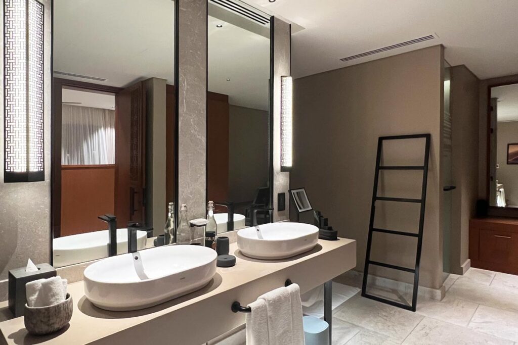 alila hinu bay one bed villa bathroom