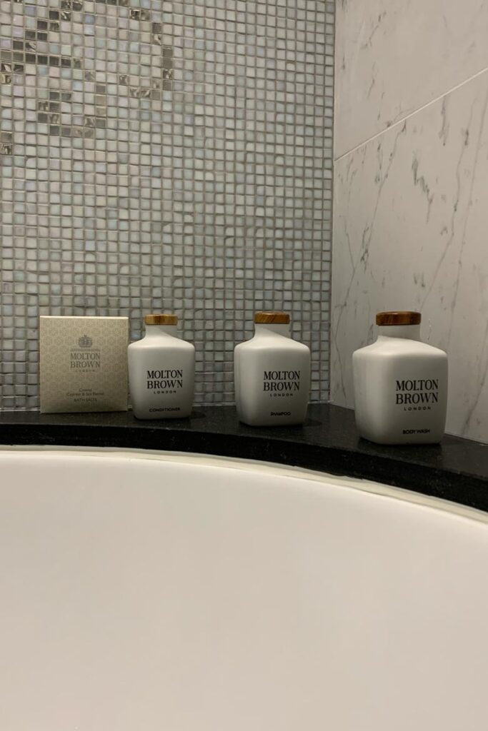 hotel juliana brussels review bathroom