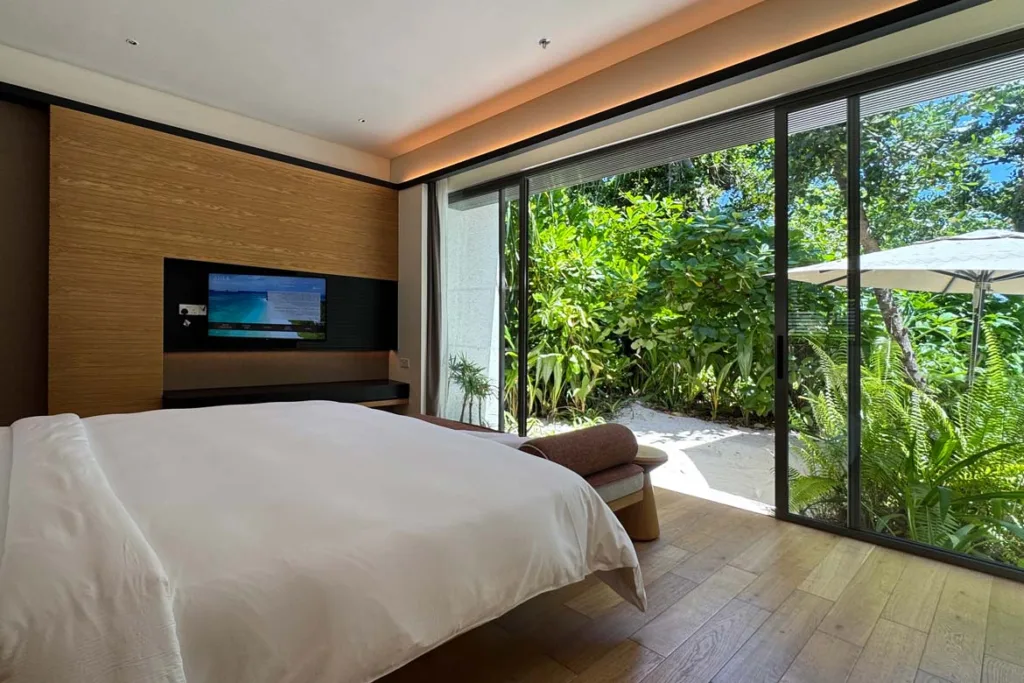 alila kothaifaru beach villa bed 2