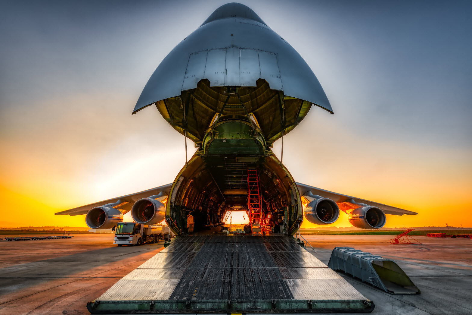 Nose loader - Air Freight Houston - Freight Forwarder Houston - International Shipping Houston