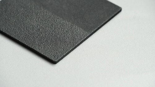 Nahaufnahme schwarzes MJF Bauteil