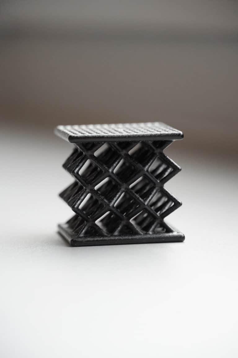 Würfel mit Gitterstruktur