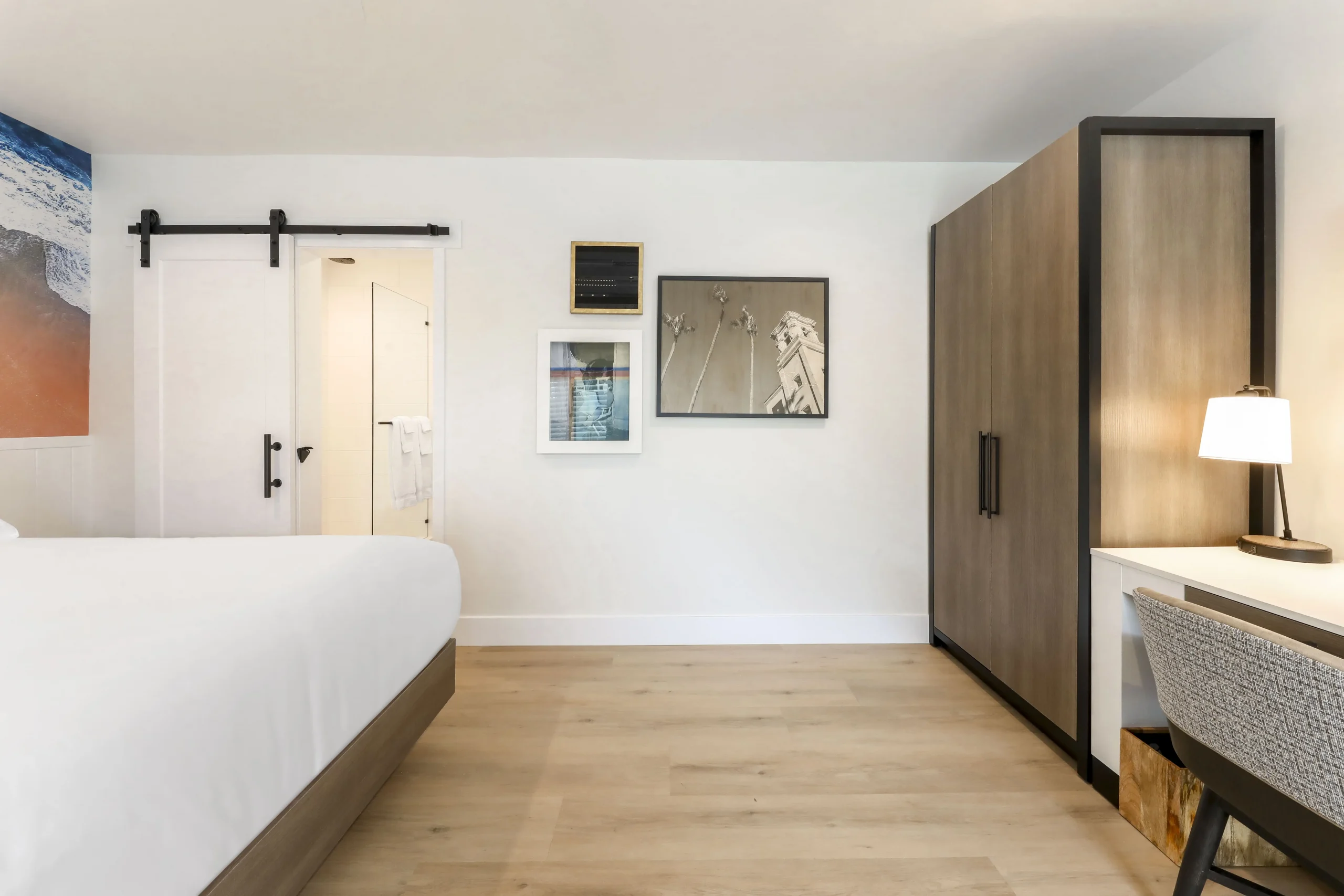 Two queen guest room layout.
