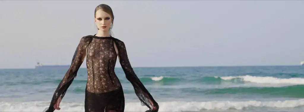 Kulata 2025 New Campaign editorial fashion film: siyah dantel elbiseli model deniz kıyısında