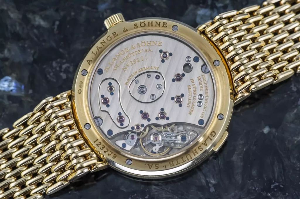 Lange 1 goldene Luxusuhr von hinten