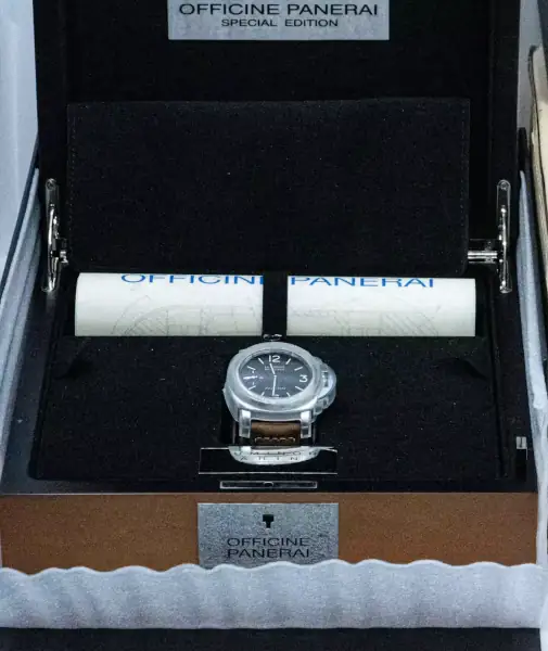 Panerai Luxusuhr im kompletten Set