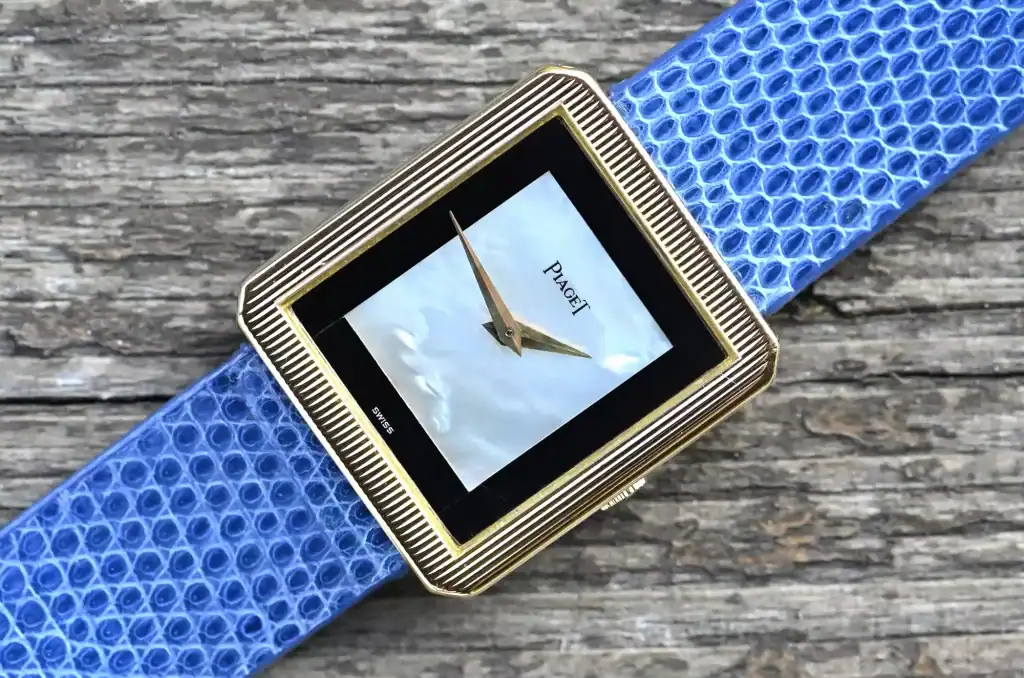 Eine Piaget Protocole mit blauem Armband