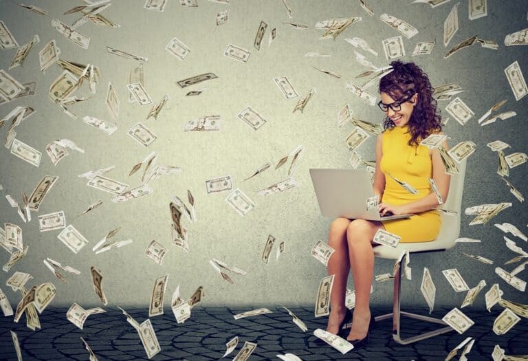15 Creative Ways for Females to Make Money Online Today