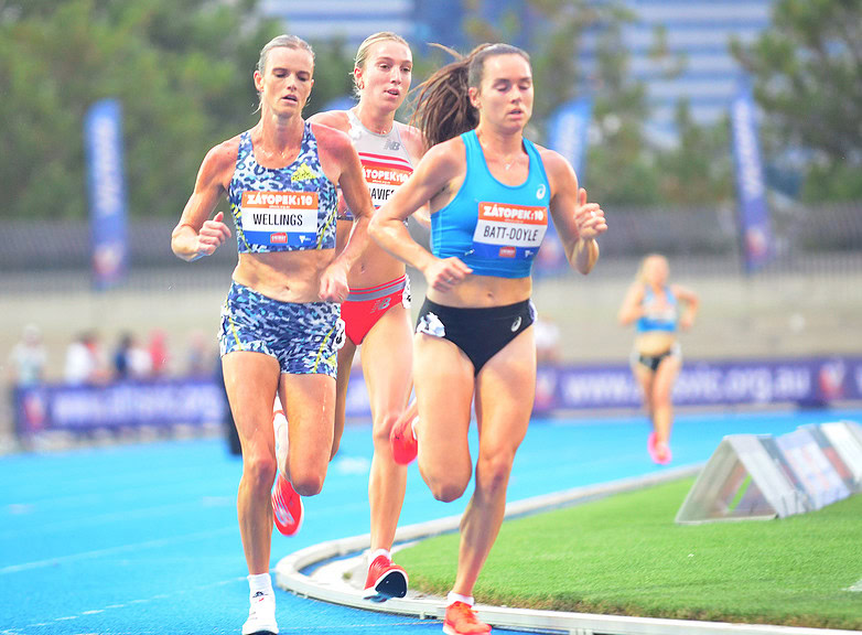 Davies defends Zatopek title; Rayner claims first