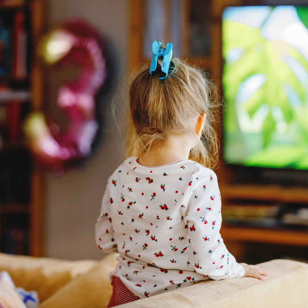 Children’s TV and internet habits linked to junk food intake