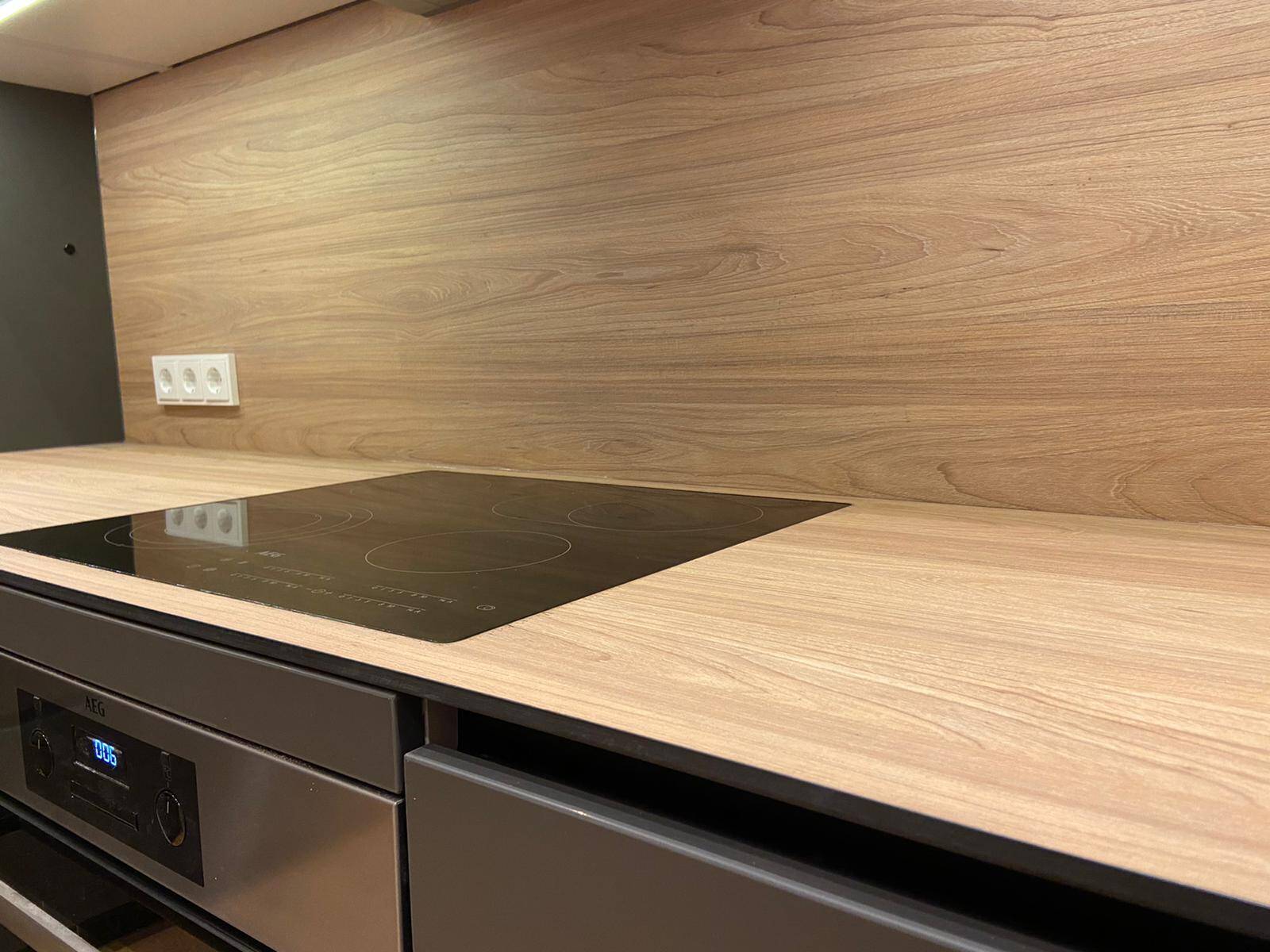 Moderne Einbauküche in Dark Grey Supermatt