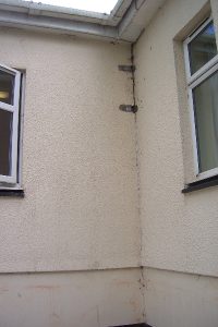 Crack caused by separation of walls