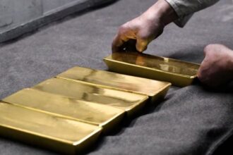 Oro se Fortalece, los Comerciantes Esperan Indicaciones de Powell, el Presidente de la Reserva Federal