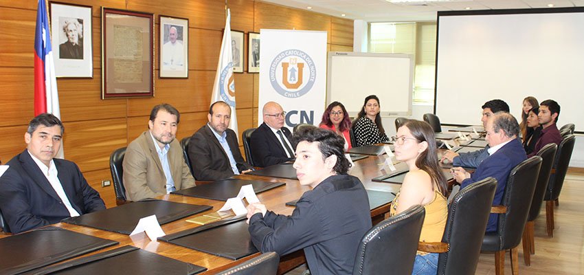 UCN y Lomas Bayas fortalecen alianza y desarrollo de proyectos Capstone Project en la región de Antofagasta