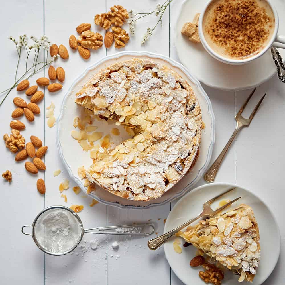 Apple and cinnamon cake